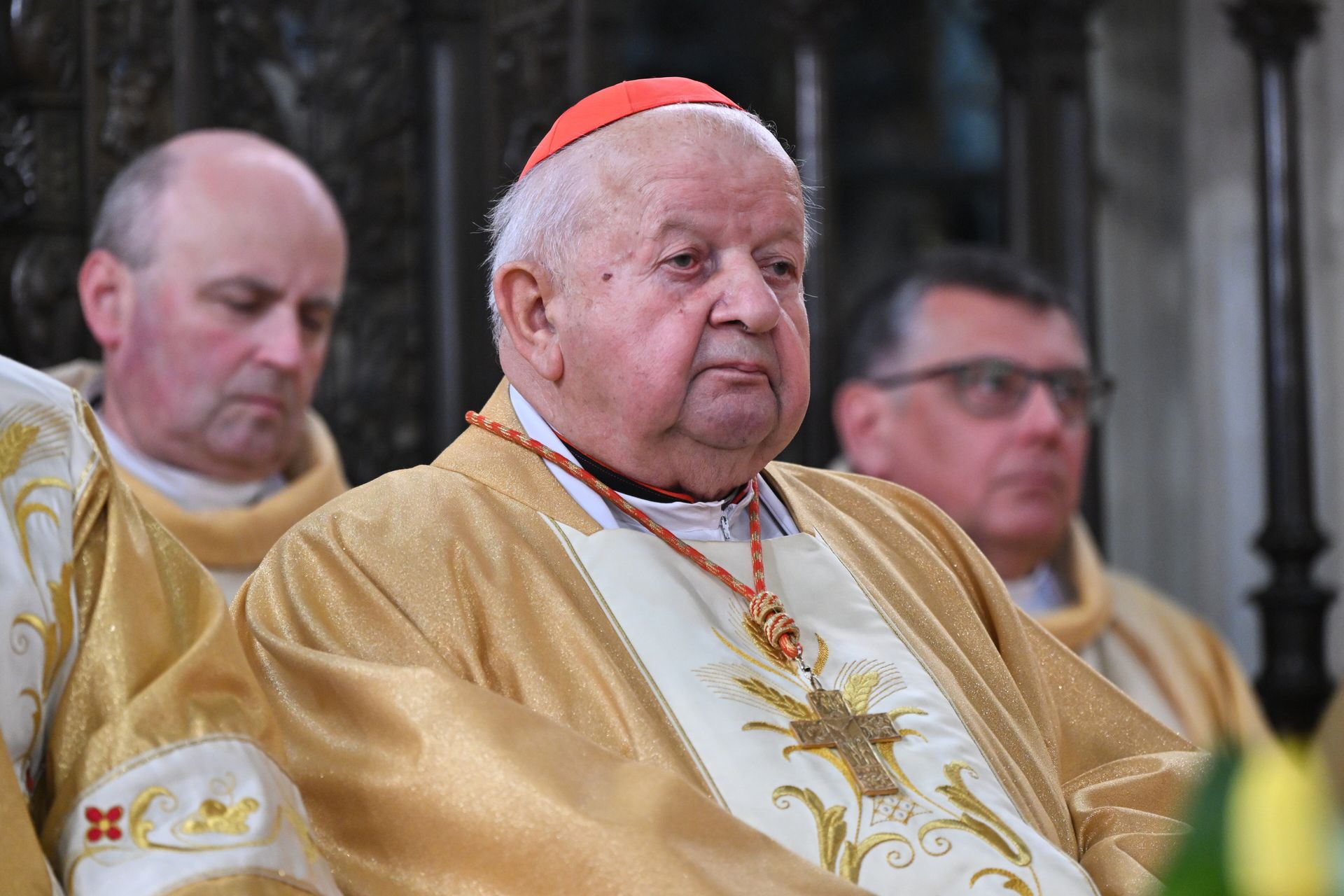 "Ufamy, iż będzie pamiętał". Dziwisz z apelem do Nawrockiego