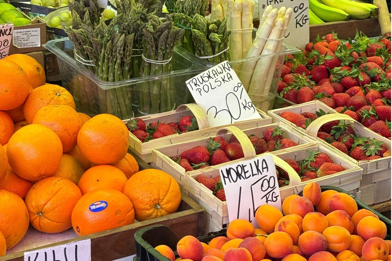 Poszliśmy na targ po truskawki. Oto ceny krajowych owoców