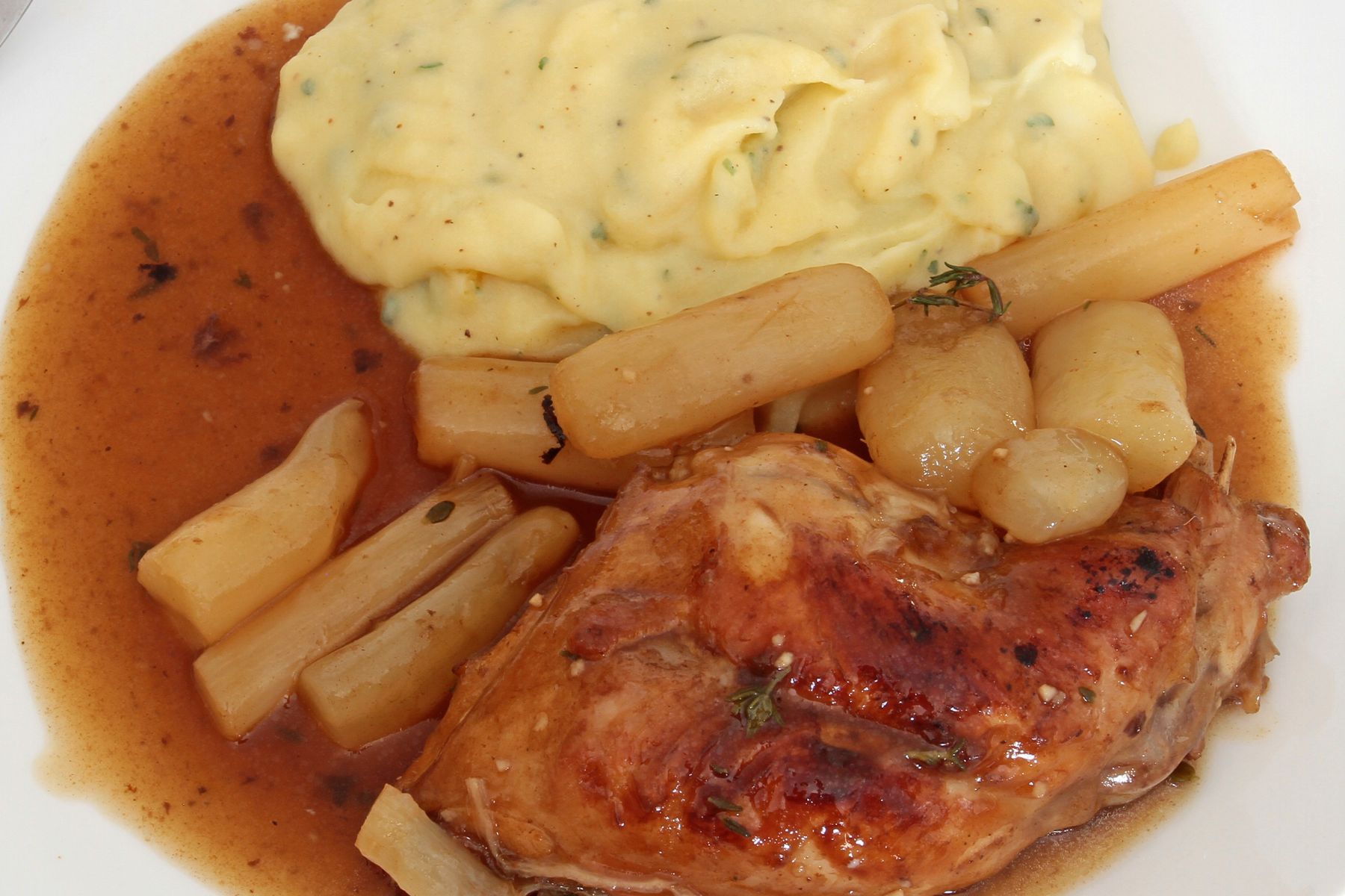 Kuzyn szparagów, o którym zapomnieliśmy. Wężymord smakuje najlepiej w tej wersji