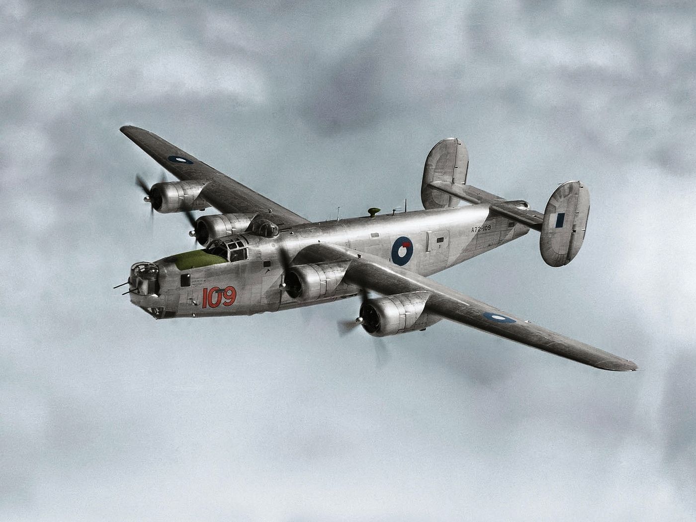 Bombowce nad Warszawą. Amerykanie, Polacy i Nocne Wiedźmy