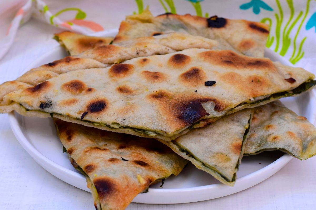 Soparnik to placek, który robi furorę w Chorwacji. Z tego przepisu możesz go przygotować samodzielnie