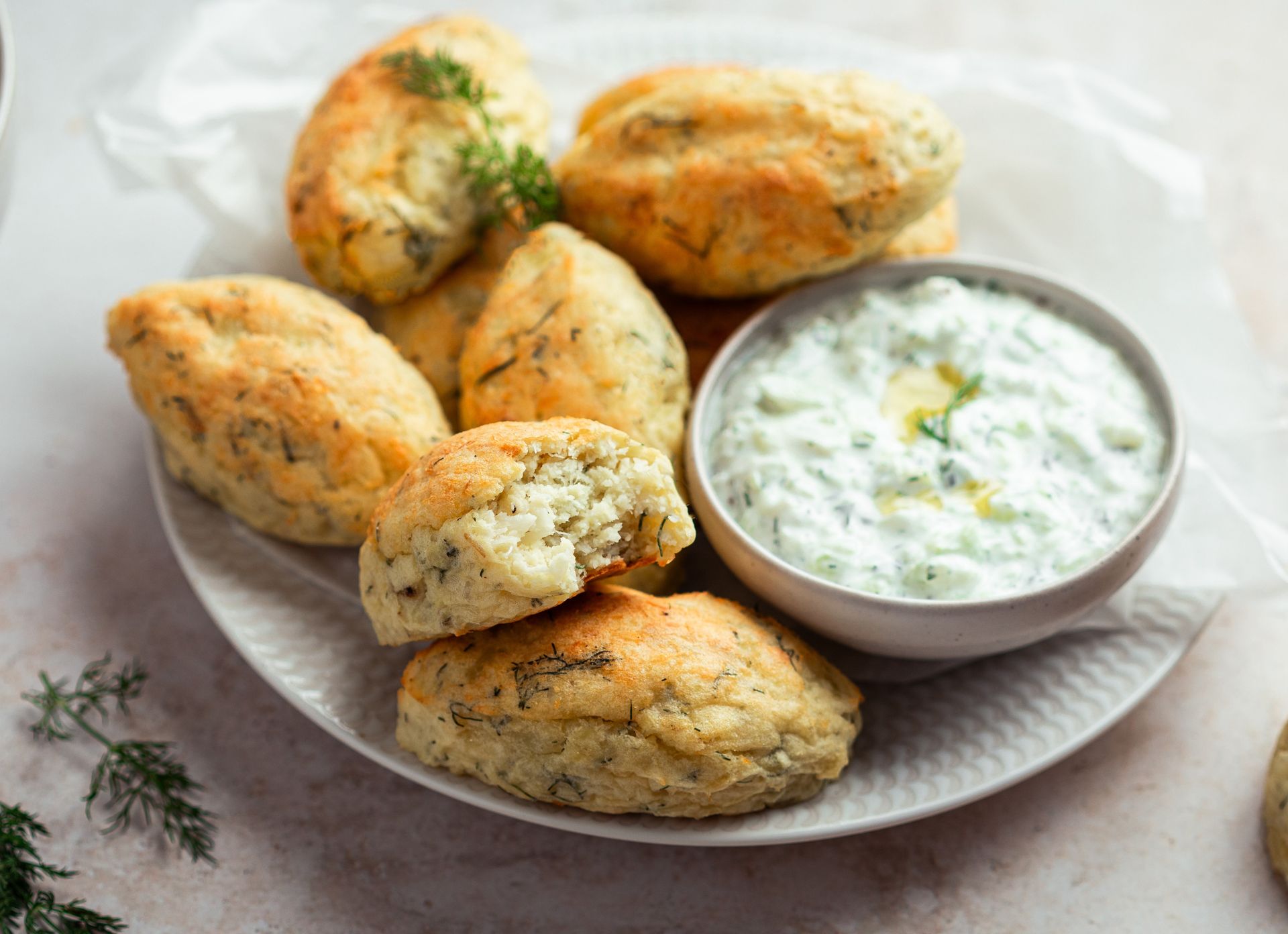 Kiedyś to był legendarny obiad na piątek. Podaj te kotlety i "polskie tzatziki"