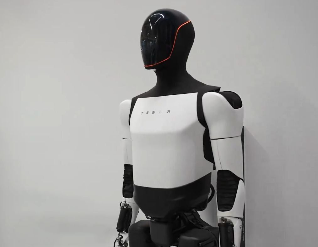 Tesla rozpoczyna produkcję Optimusa. Cel: 20 000 robotów tygodniowo