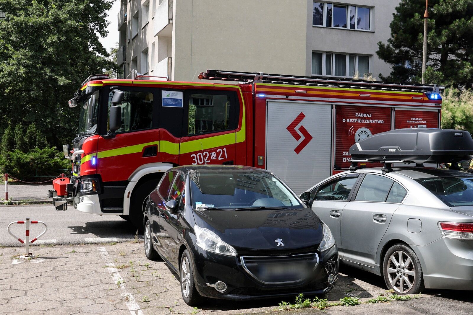 Chwile grozy w stolicy. Auto zderzyło się z dźwigiem