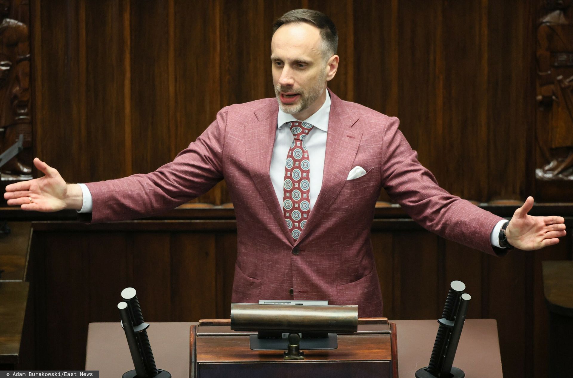 Kowalski, Bąkiewicz i wPolsce24 weszli do szkoły. "Cała relacja wyssana z palca"