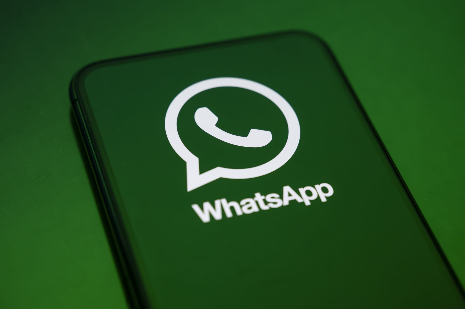 Wojska Obrony Cyberprzestrzeni: atak na użytkowników WhatsAppa