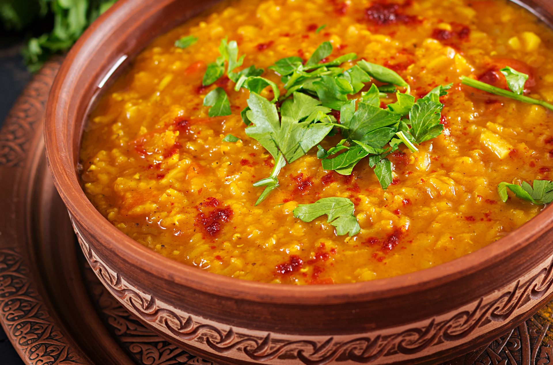 Indyjski sos na bazie warzyw podaję z porcją ryżu. Robię od razu cały gar na zapas