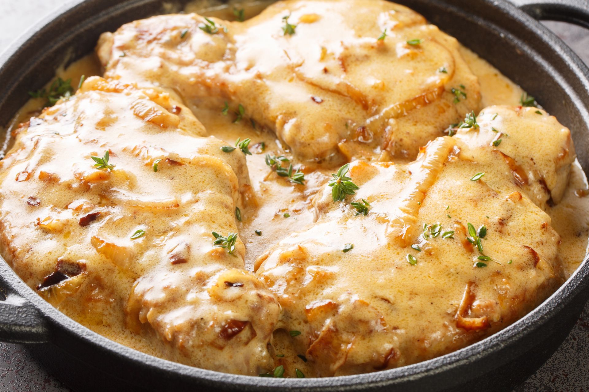 Tak przygotowane mięsko rozpada się pod widelcem. Mięciutkie i delikatne