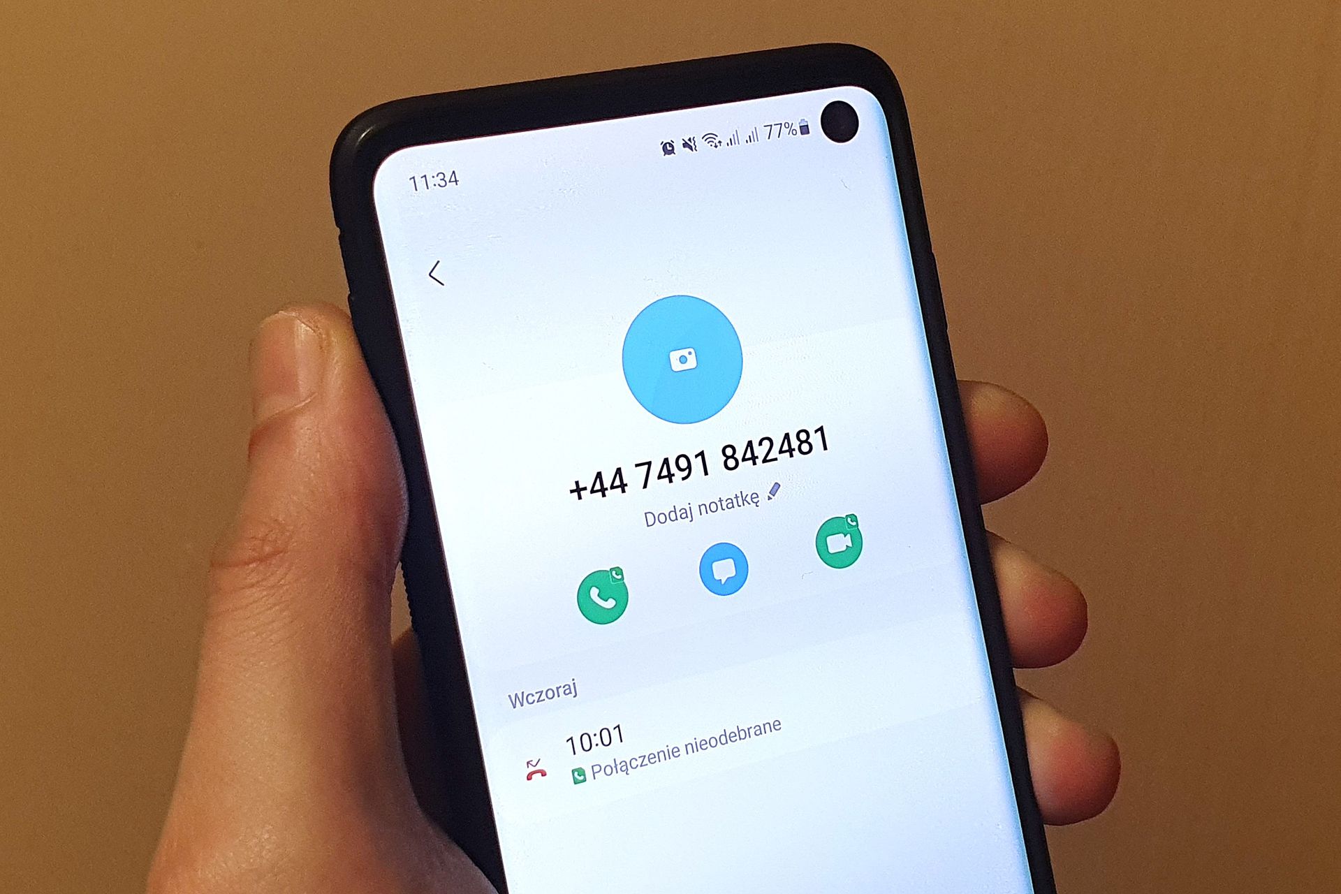 Telefon z kierunkowego +44. Fala połączeń trwa