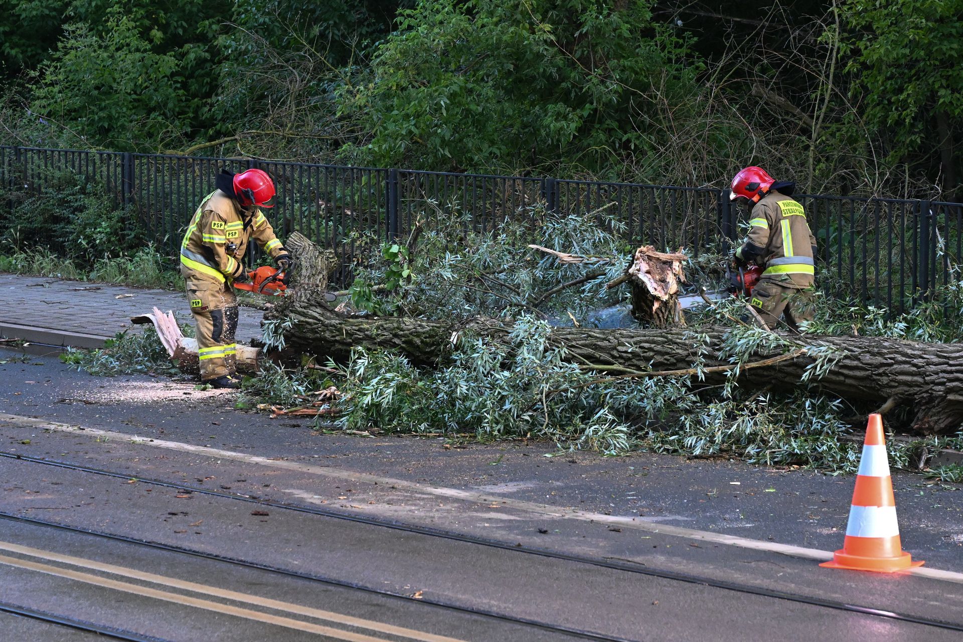 Ponad 500 nocnych interwencji. Na wybrzeżu wciąż niebezpiecznie