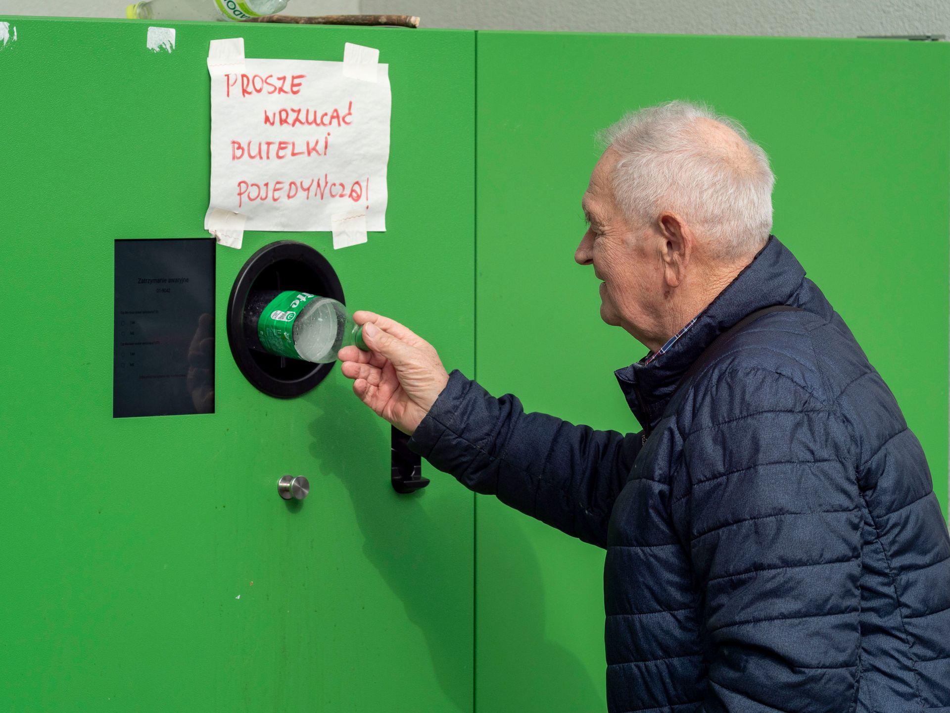 Polacy dorabiają przy recyklomatach. Co na to skarbówka?