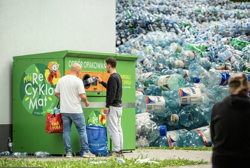 Na system kaucyjny sypią się gromy. "Zrobili z ludzi śmieciarzy"