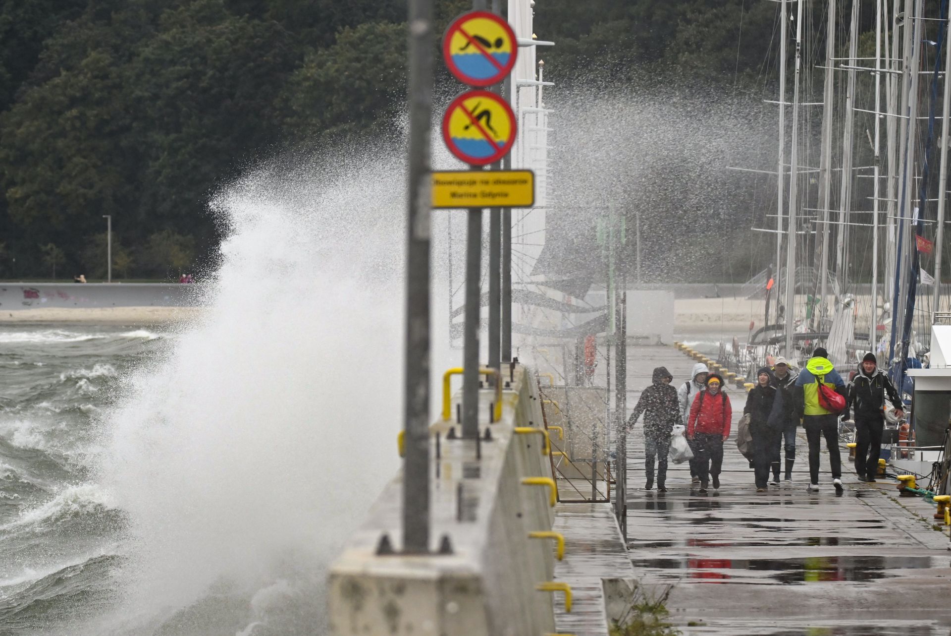 Poniedziałek w pogodzie. Deszczowy front i silny wiatr