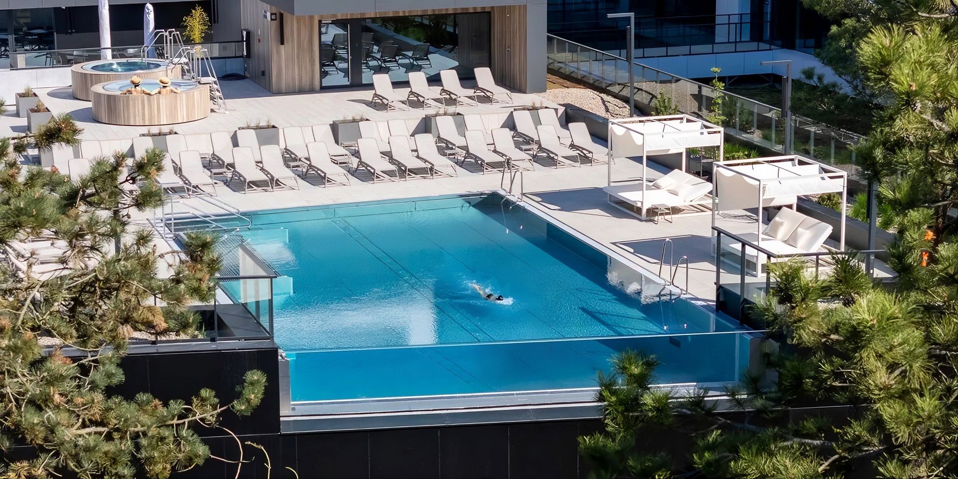 Ten hotel nad Bałtykiem zostawia konkurencję bez szans. Wygląda jak zagraniczny kurort