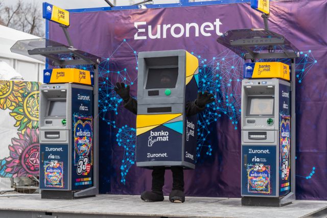 Z bankomatu wypłacisz mniej Blikiem. Tylko symboliczna kwota