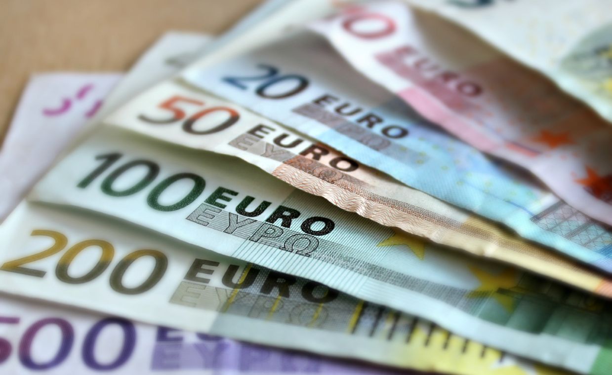 Polacy niechętni przyjęciu euro. Jaki jest stosunek innych państw do europejskiej waluty?