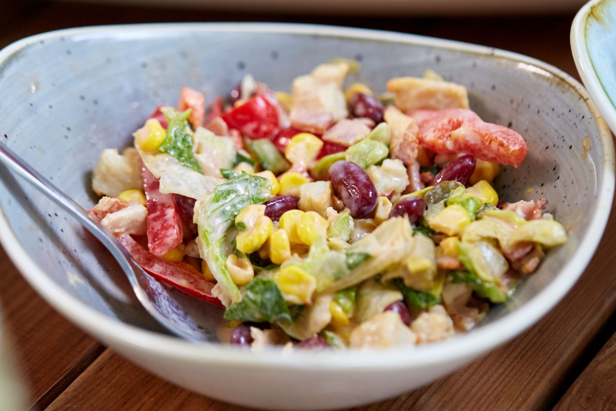 Tę sałatkę na pewno zrobię na Wszystkich Świętych. W imieniny zniknęła niemal od razu