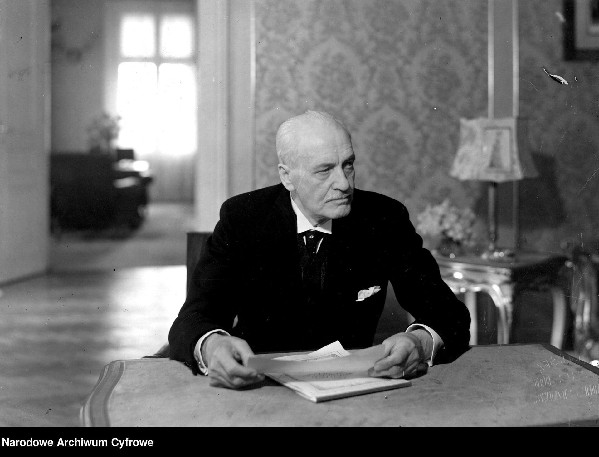 Chrześniacy Mościckiego walczą o miliony. Sejm podjął decyzję