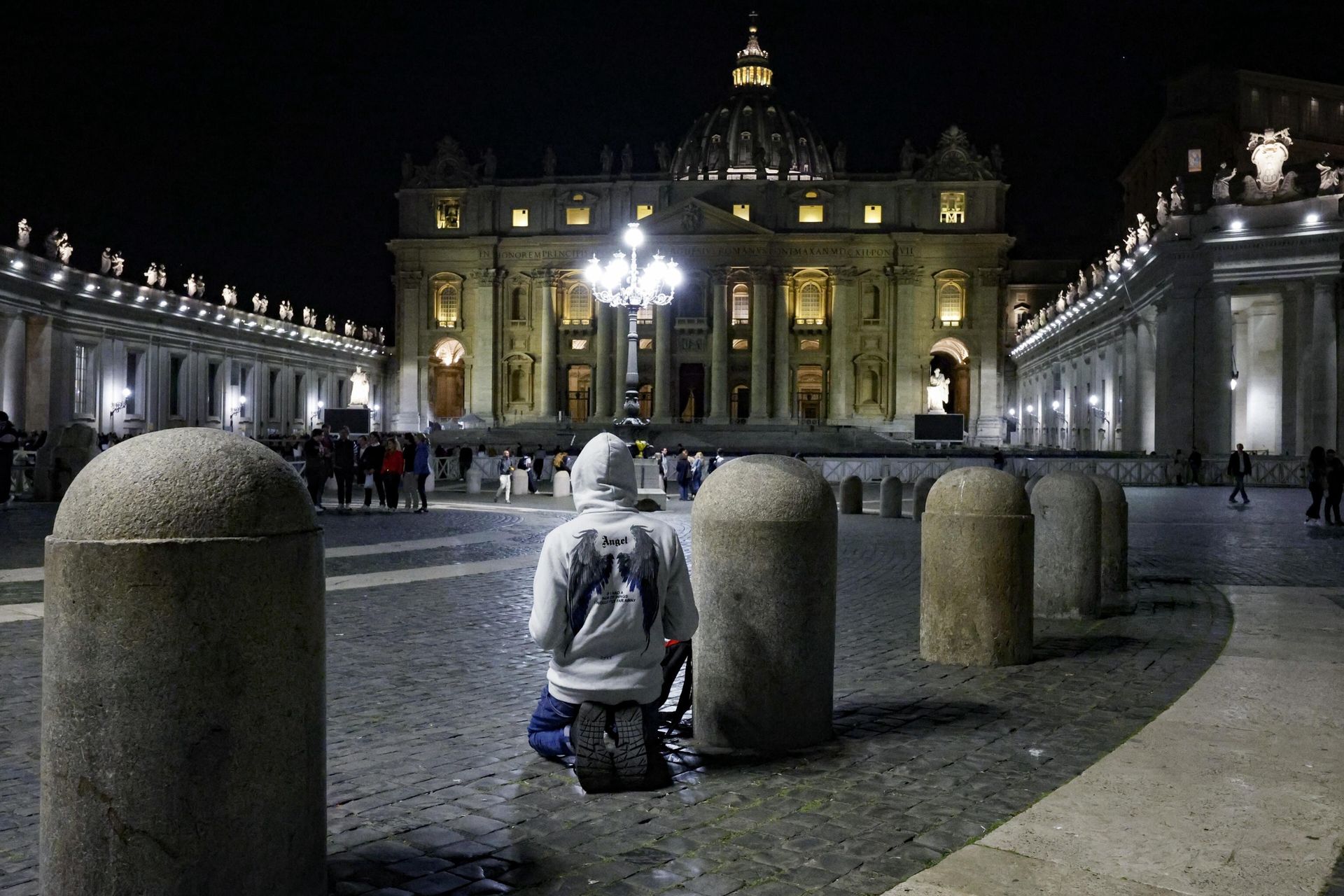 Watykan. Ciało papieża złożone do trumny