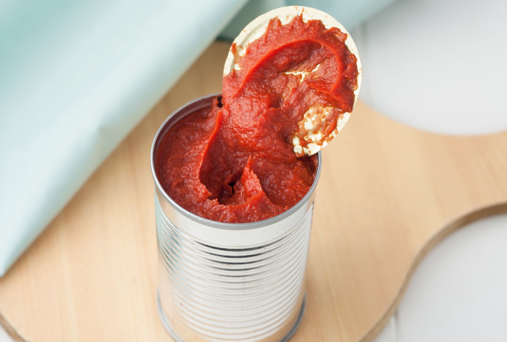 Odstawiasz otwarte sosy do lodówki? Tylko przez tyle są zdatne do jedzenia