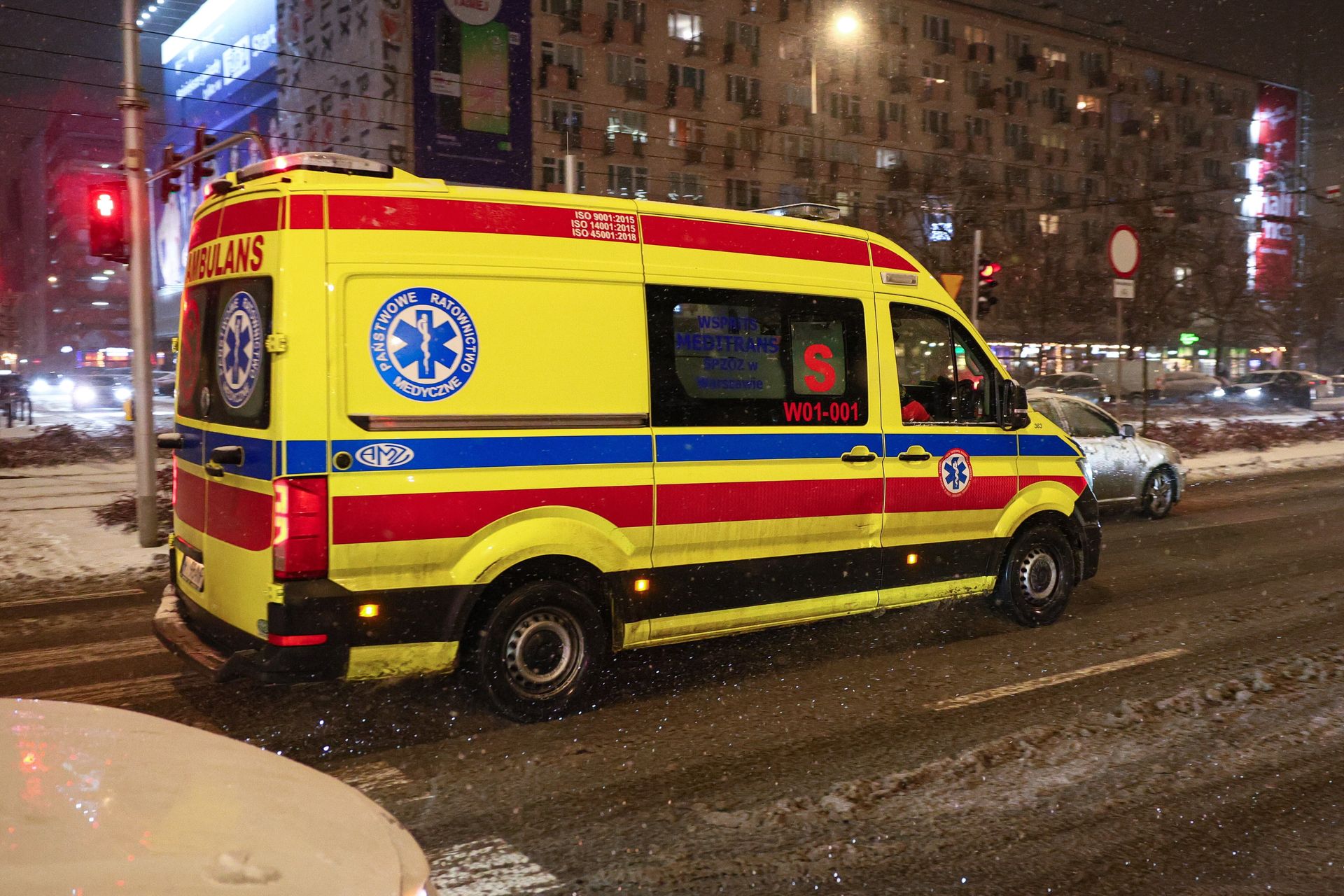 Cztery dni w karetce. Krakowski szpital nie chciał przyjąć 12-latki zatrutej czadem.