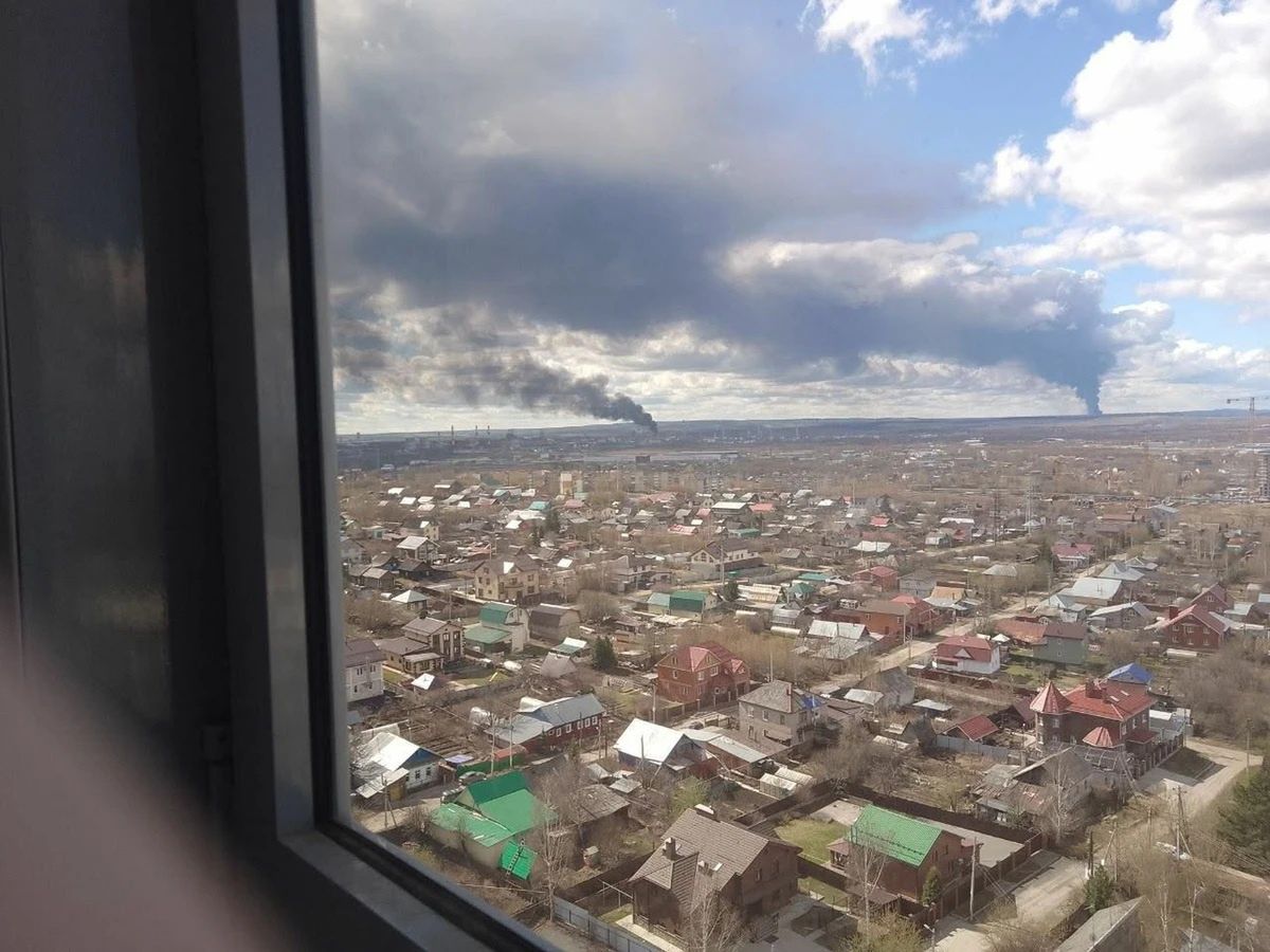 Kłęby dymu nad Permem. Ukraińcy uderzyli w rafinerię