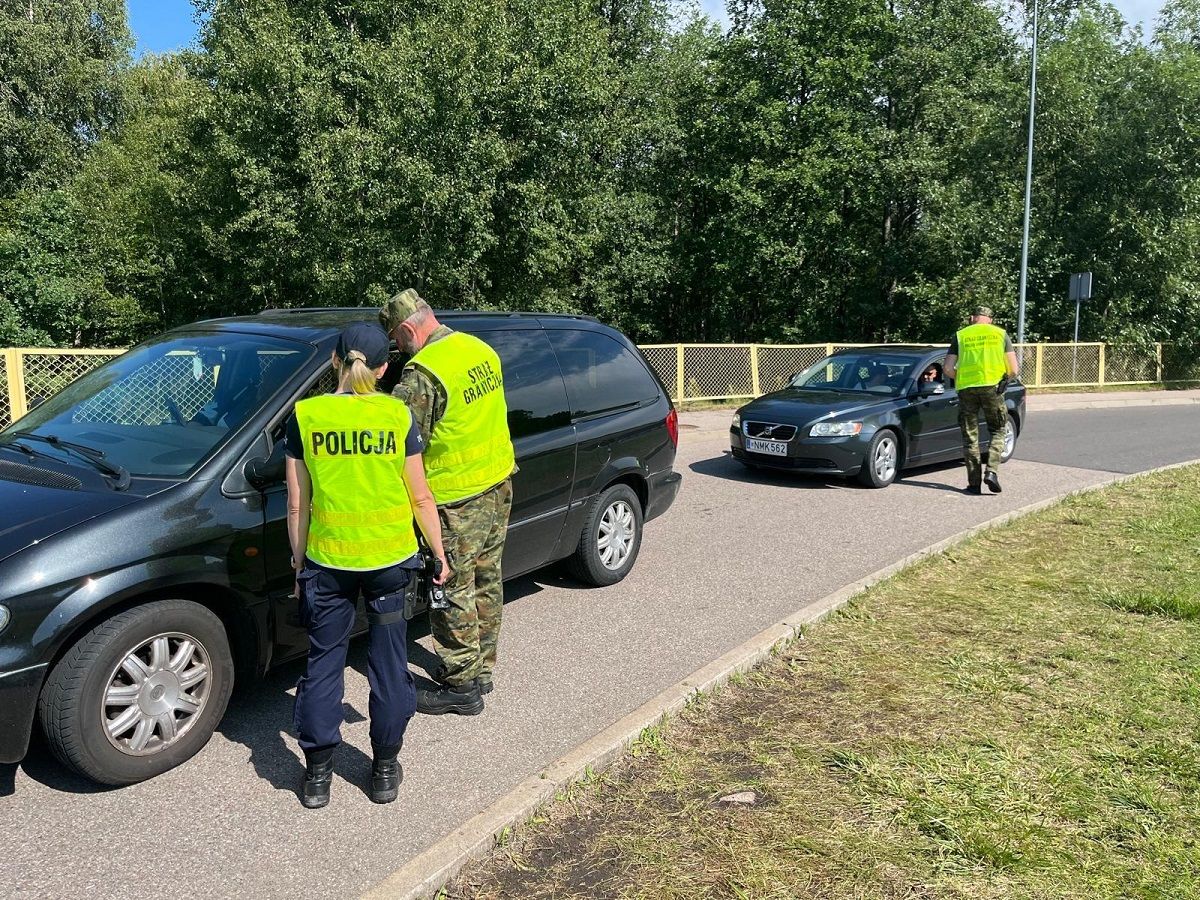 Wiózł migrantów w bagażniku. 37-letni Ukrainiec zatrzymany
