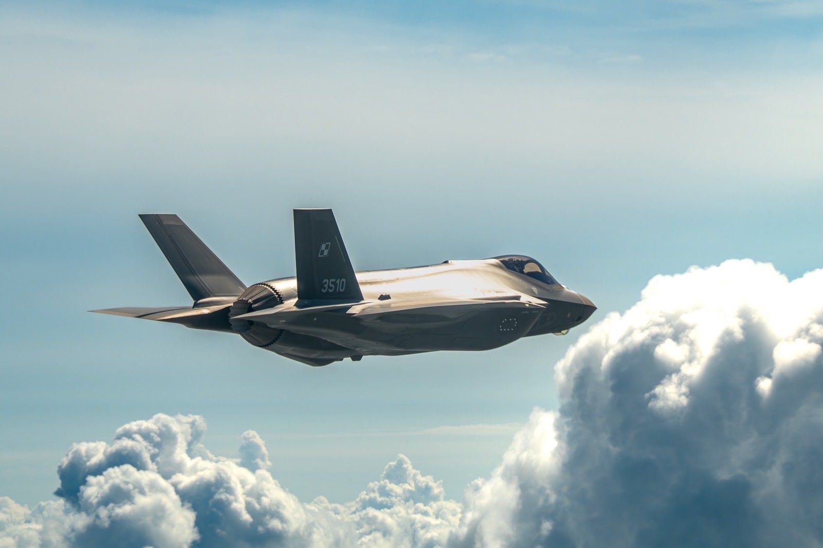 Kolejne F-35 lecą do Polski. Pięć potężnych myśliwców jest już w drodze