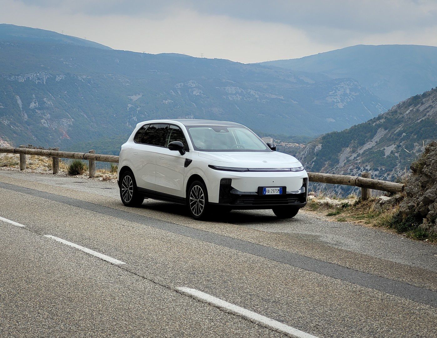 Leapmotor B10 doczekał się wersji z silnikiem spalinowym. Wiemy, ile kosztuje