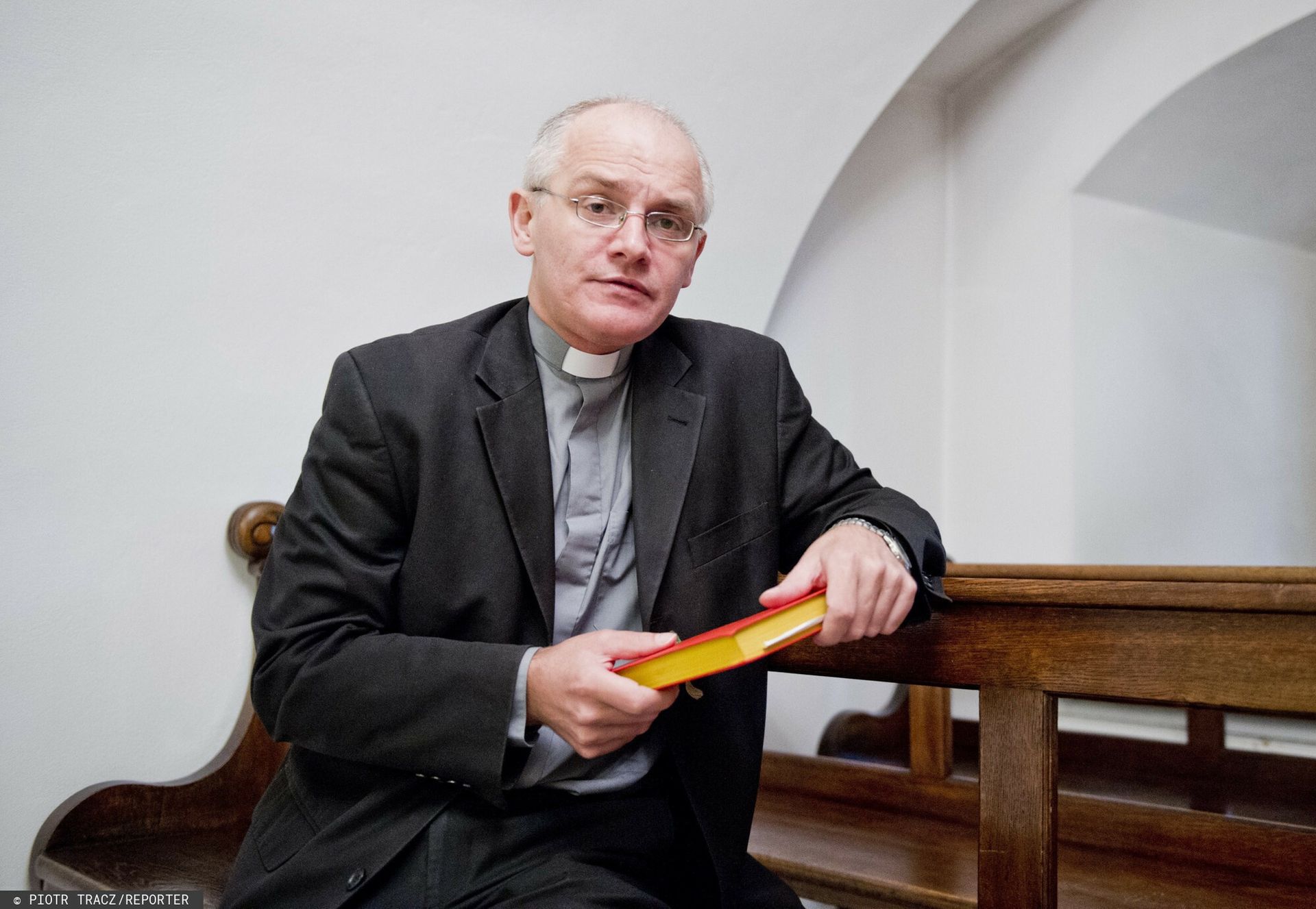 Kontrowersyjne słowa jezuity. Został ukarany za szokujący wpis