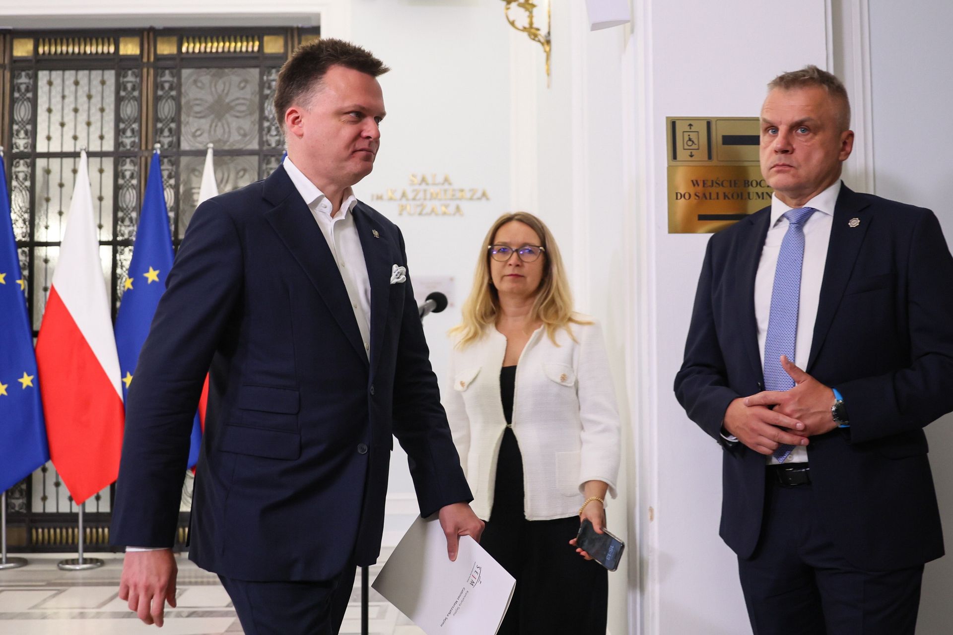 "Nie mieści mi się w głowie". Hołownia ostro o patrolach obywatelskich