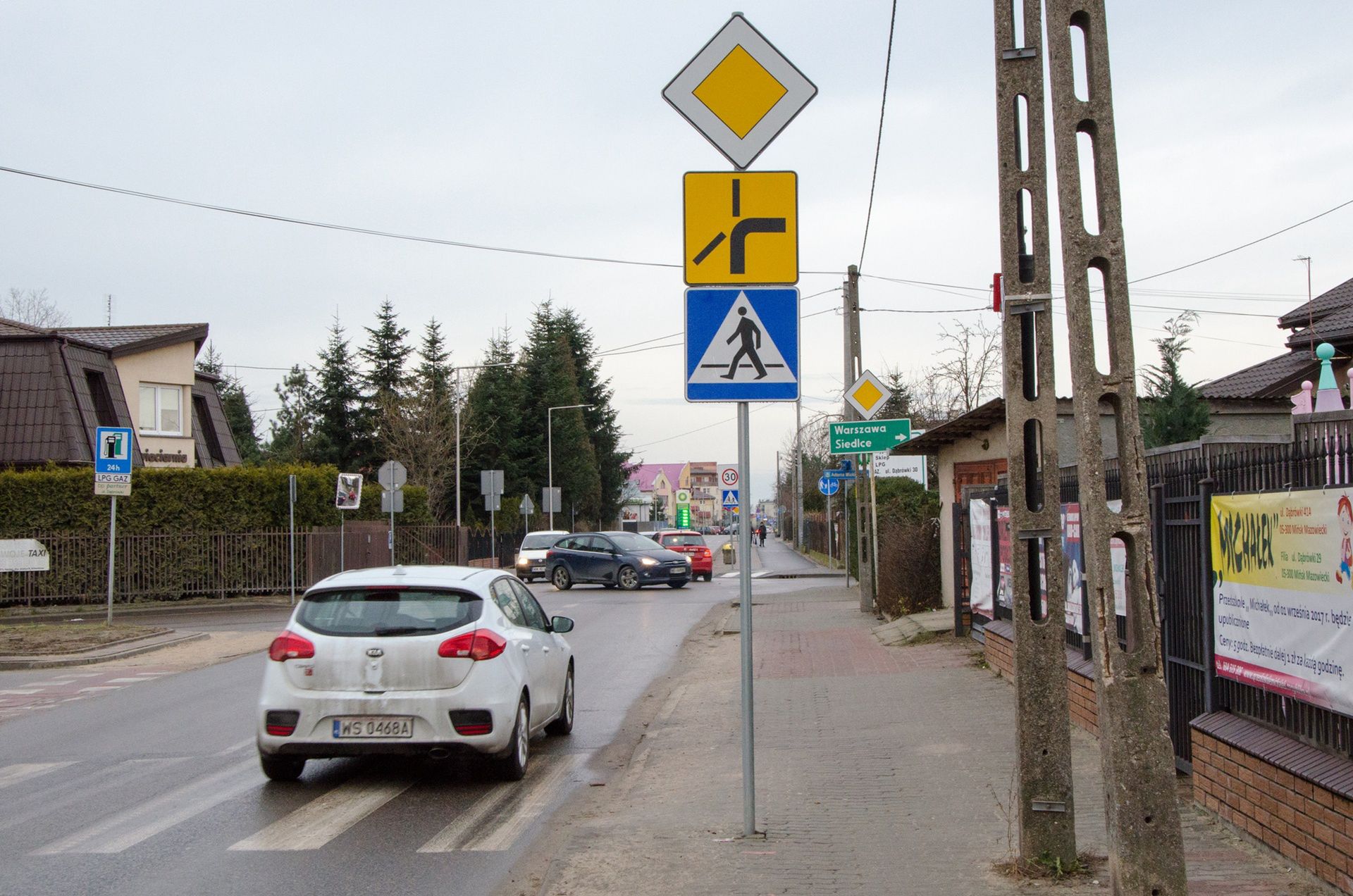 Jak używać kierunkowskazów na skrzyżowaniach z "pierwszeństwem łamanym"?