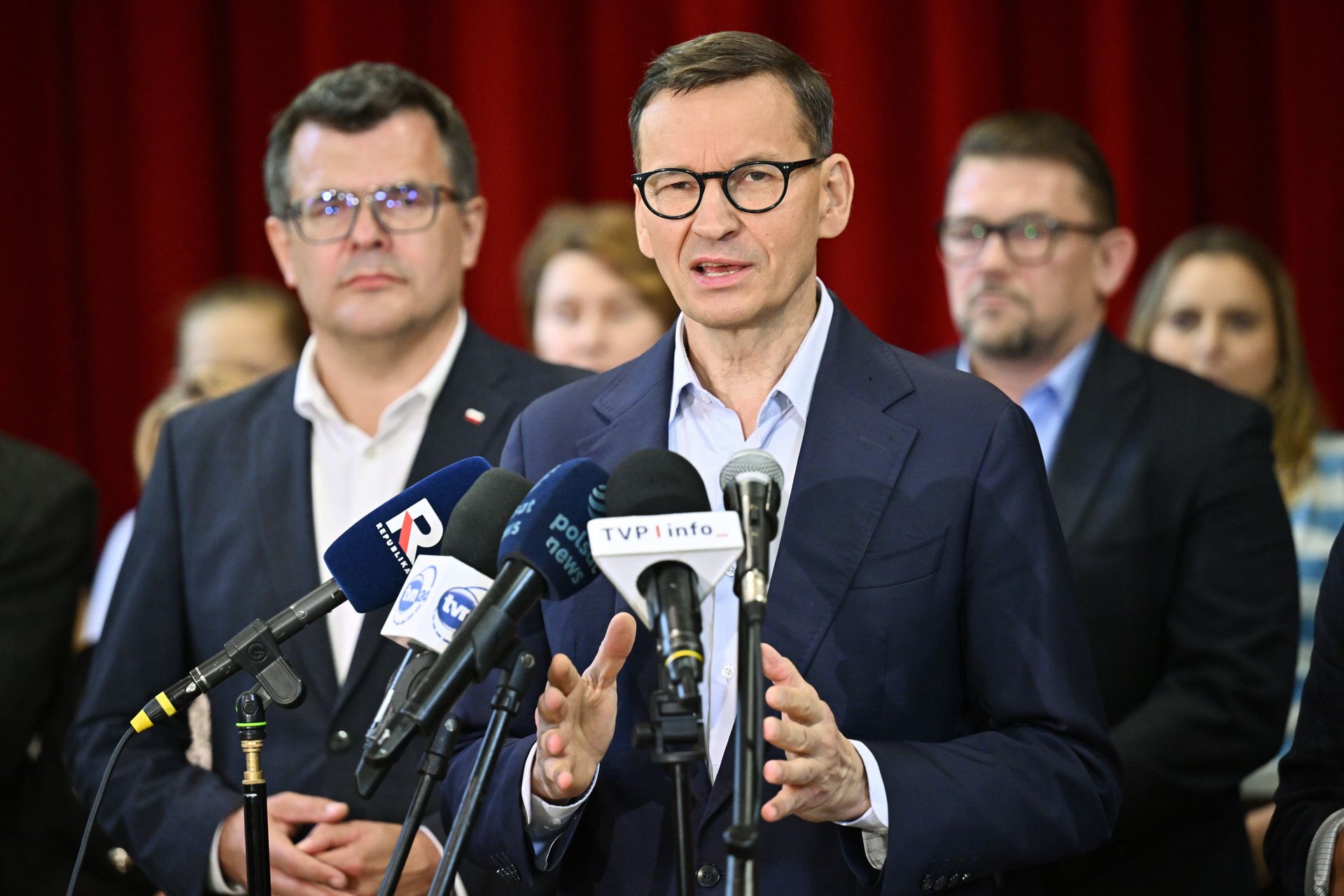 Bosak tak, Sasin nie. Morawiecki ogłasza plan na nowy rząd