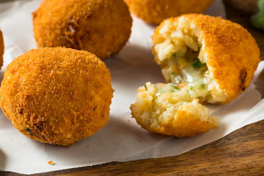 Do ryżowych kulek z Sycylii robię postny farsz. Z talerza znikają jedna po drugiej