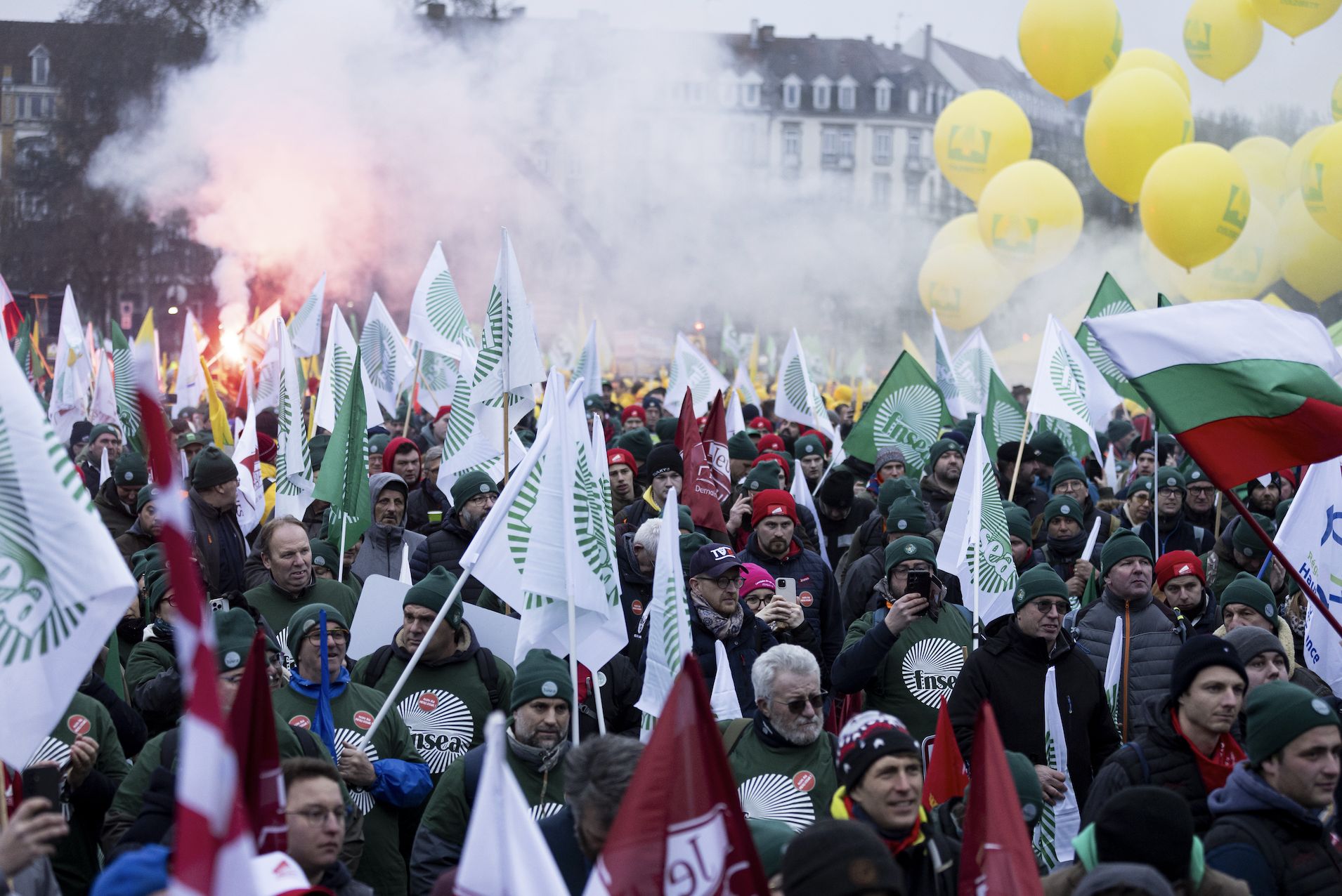 Nie chcą umowy z Mercosur. Rolnicy protestują w Strasburgu