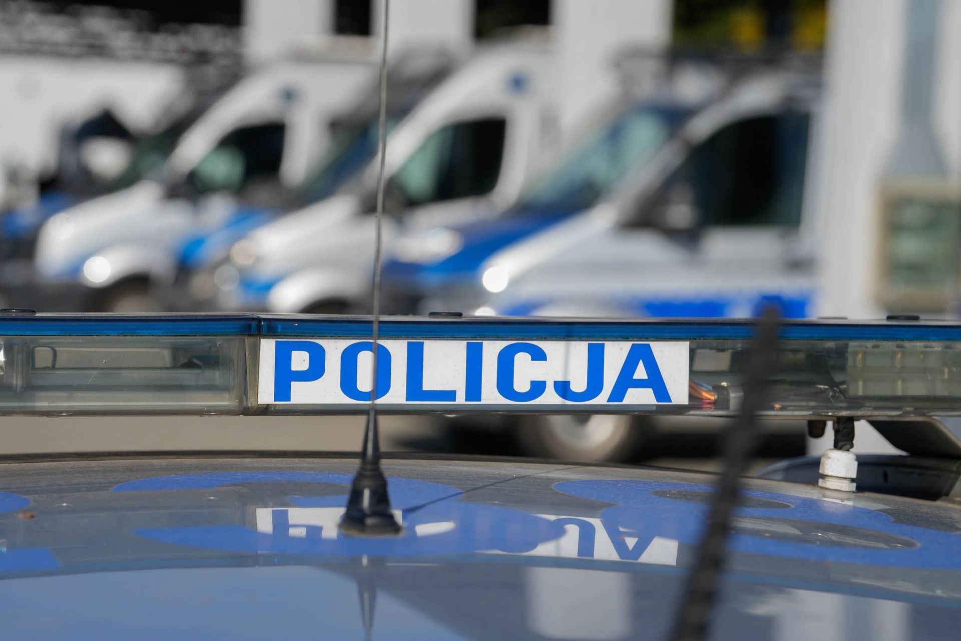 Ruszył z nożem na policjantów. Tragiczny finał akcji w Nowym Sączu