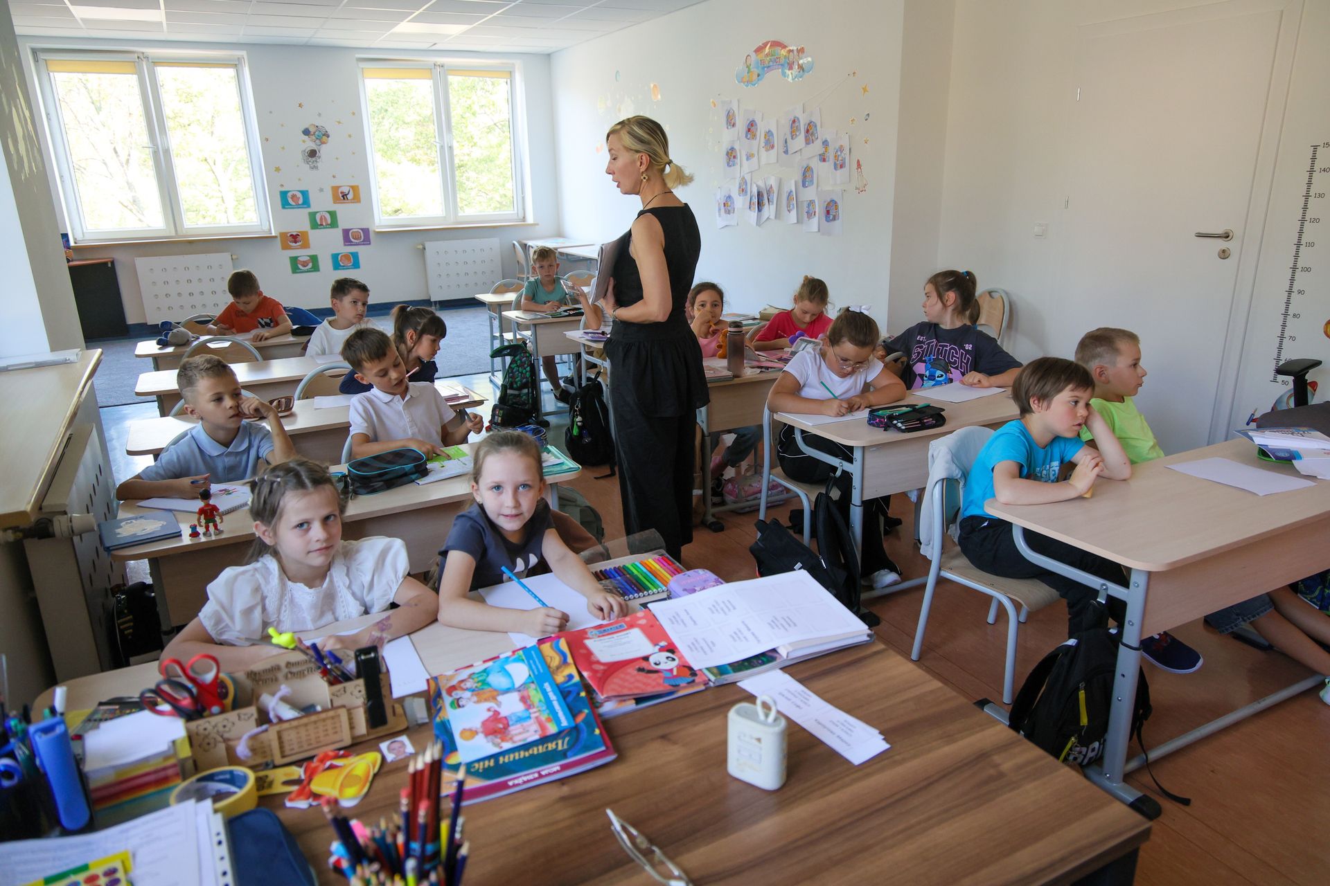 Woźna a nauczyciel. Kto zarabia lepiej w polskich szkołach?