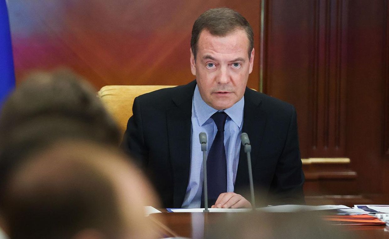 Rosja planuje "strefę buforową". Miedwiediew pokazuje mapę