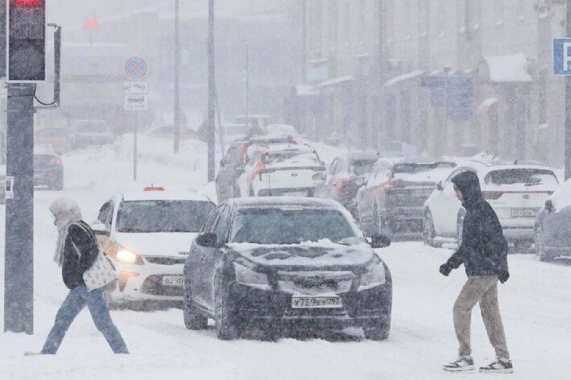 Potężna śnieżyca w Moskwie. Paraliż na lotniskach