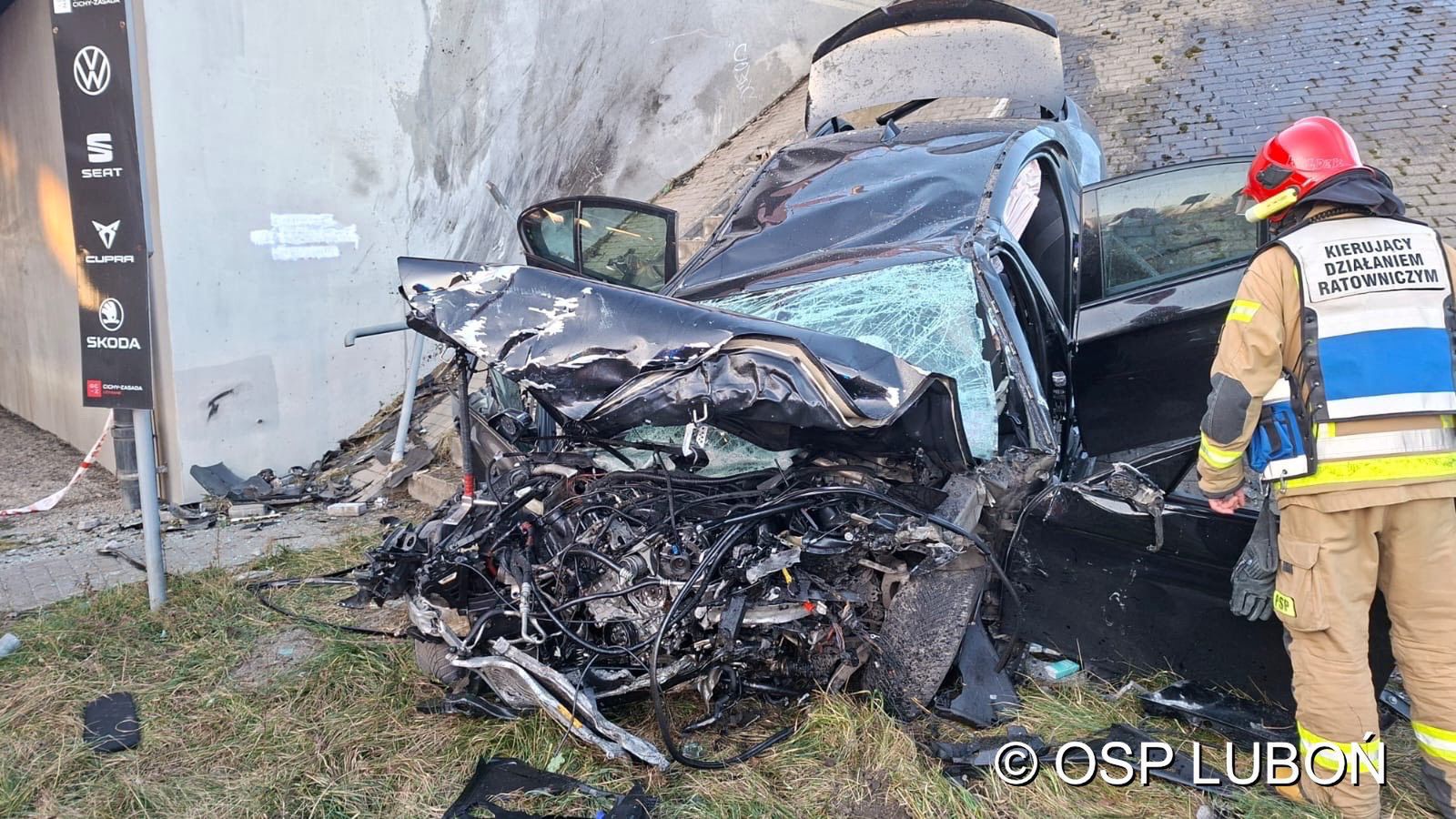 Dostali informację, iż samochód spadł z wiaduktu. Prawda była inna