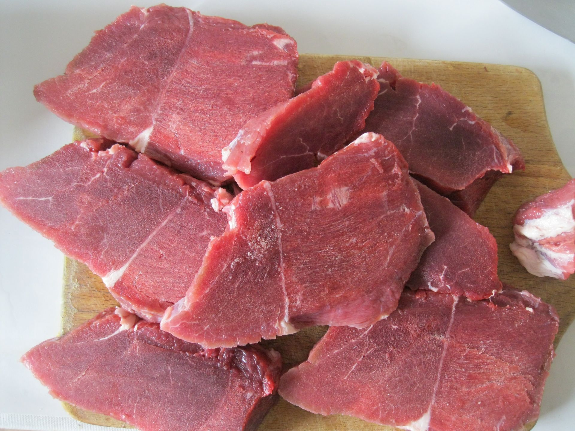 Kotlety z tego mięsa wychodzą soczyste i mięciutkie. Wybieram zamiast kurczaka i schabu