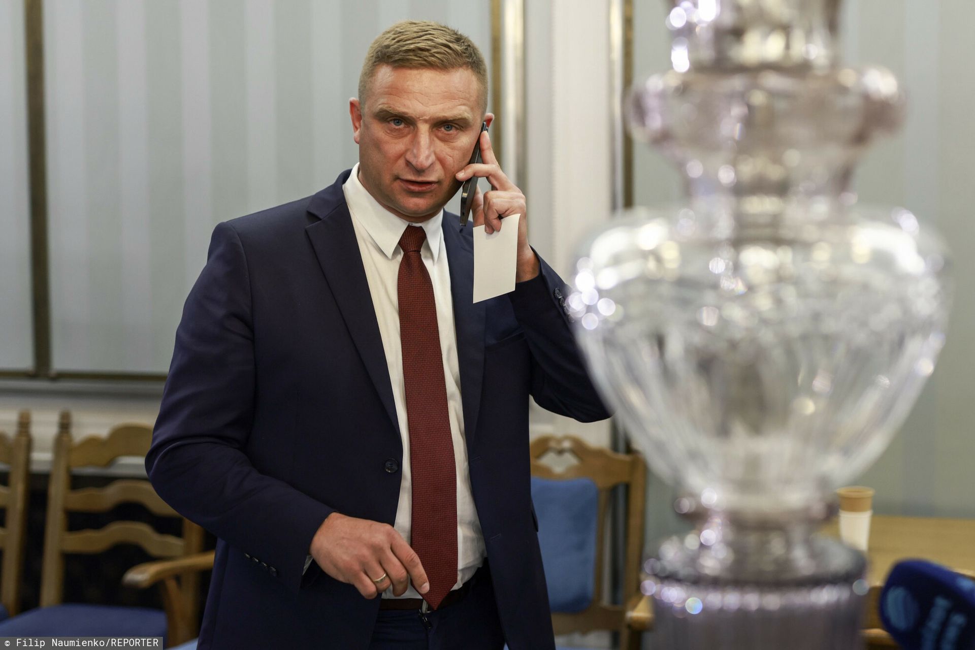 Bąkiewicz mówi, ile zarabia i iż pomagają mu rodzice. "Ile ma pan lat?"