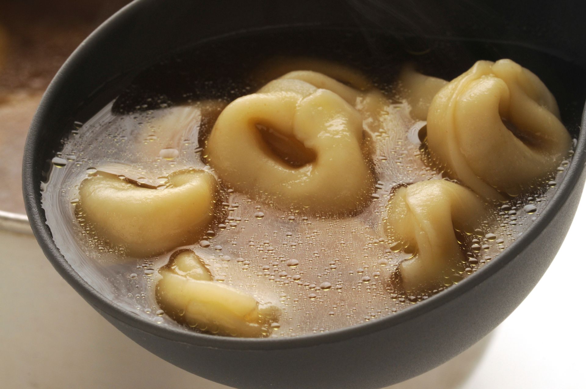 Maggi nie będzie ci potrzebne. Włosi dorzucają do rosołu inny składnik