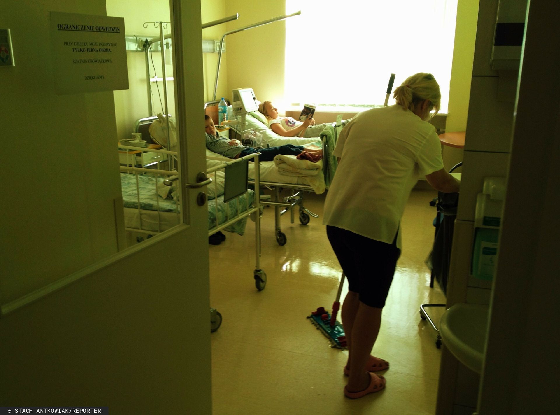 Oto zarobki salowej w szpitalu. Ujawnili stawki