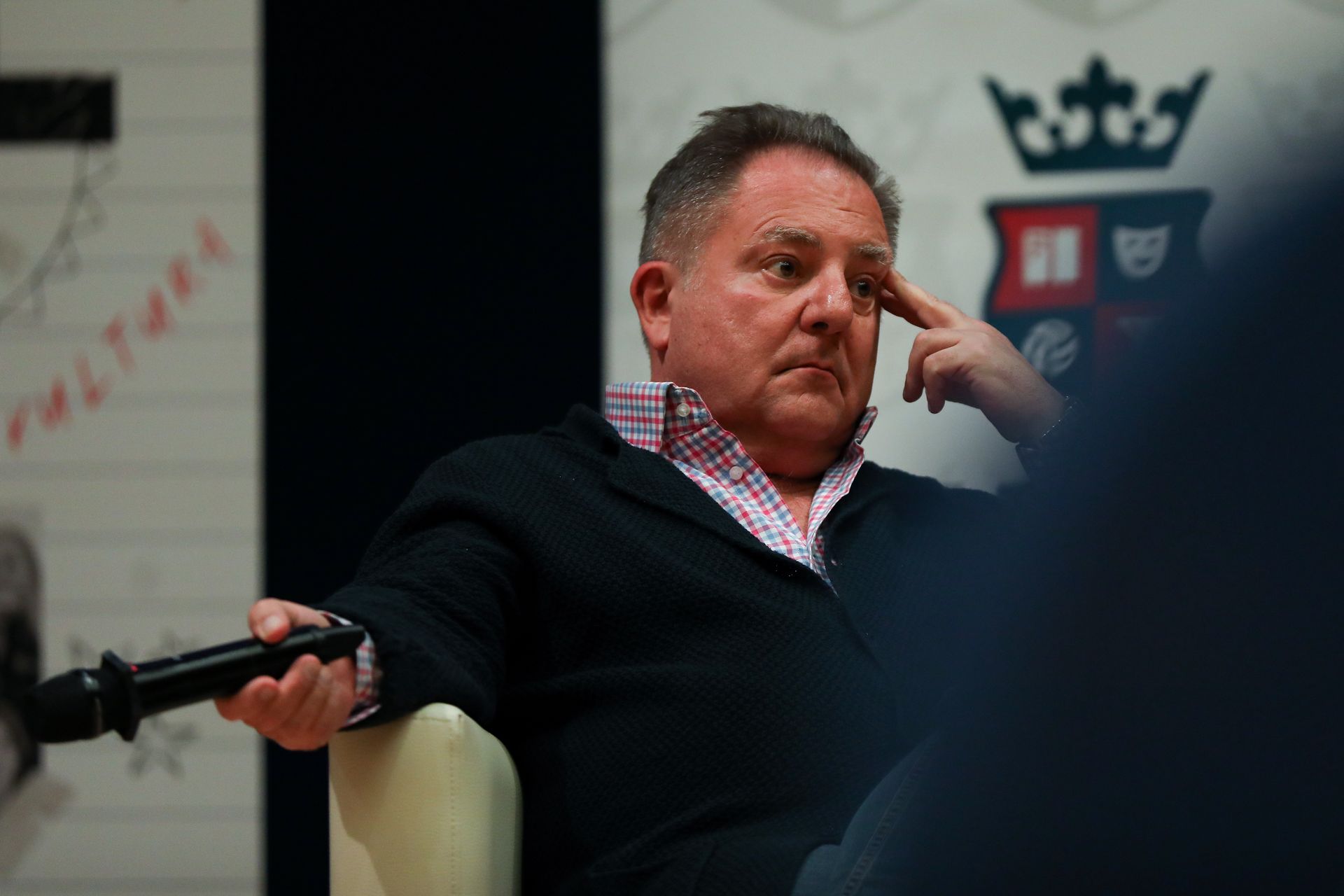 Głos Makłowicza zniknie z autobusów w Krakowie. Kto przejmie zapowiedzi?