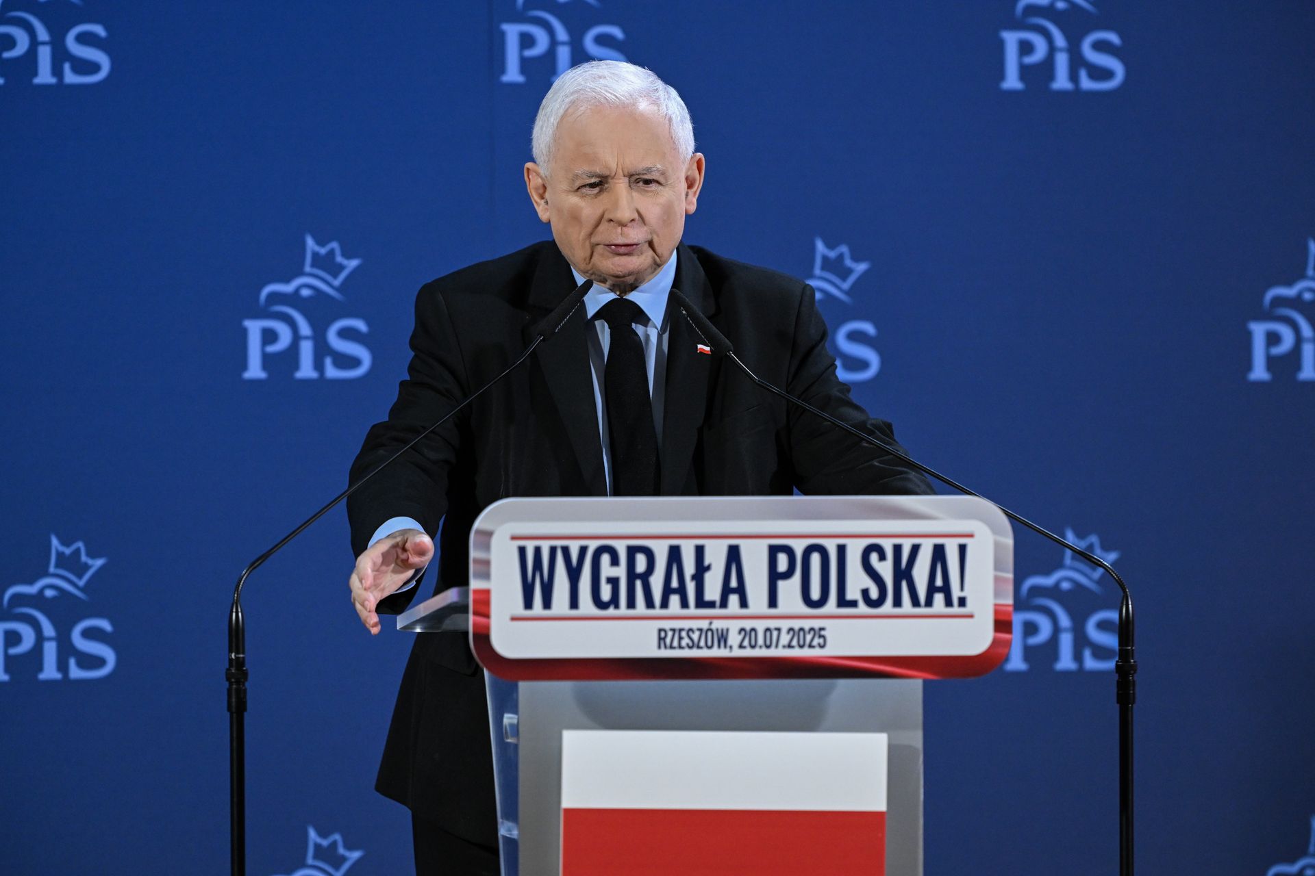 Kaczyński krytykuje zmiany w rządzie. "Z deszczu pod rynnę"