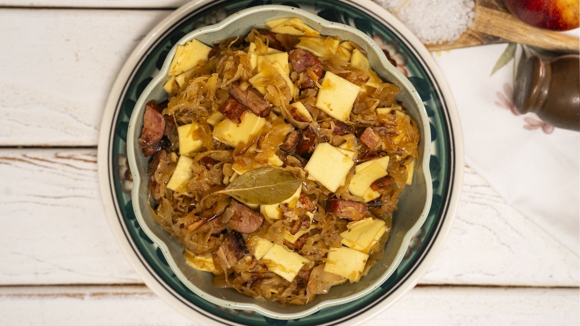 Porcja obiadowa za mniej niż dychę. Zrób łazanki jak z kuchni babci [PRZEPIS DNIA]