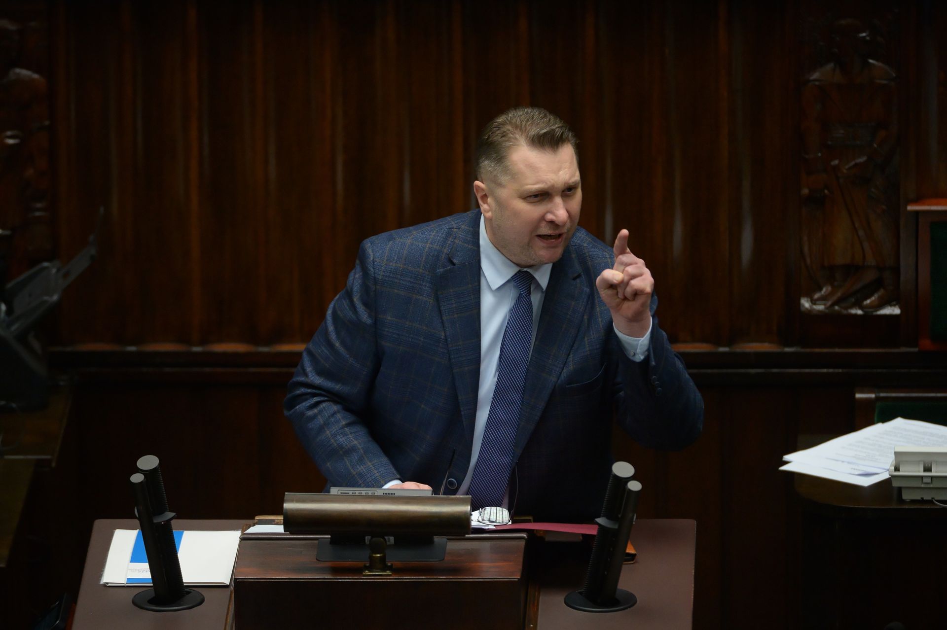 Czarnek zaskoczył wszystkich, nagle przemówił po włosku. Ekspertka ocenia