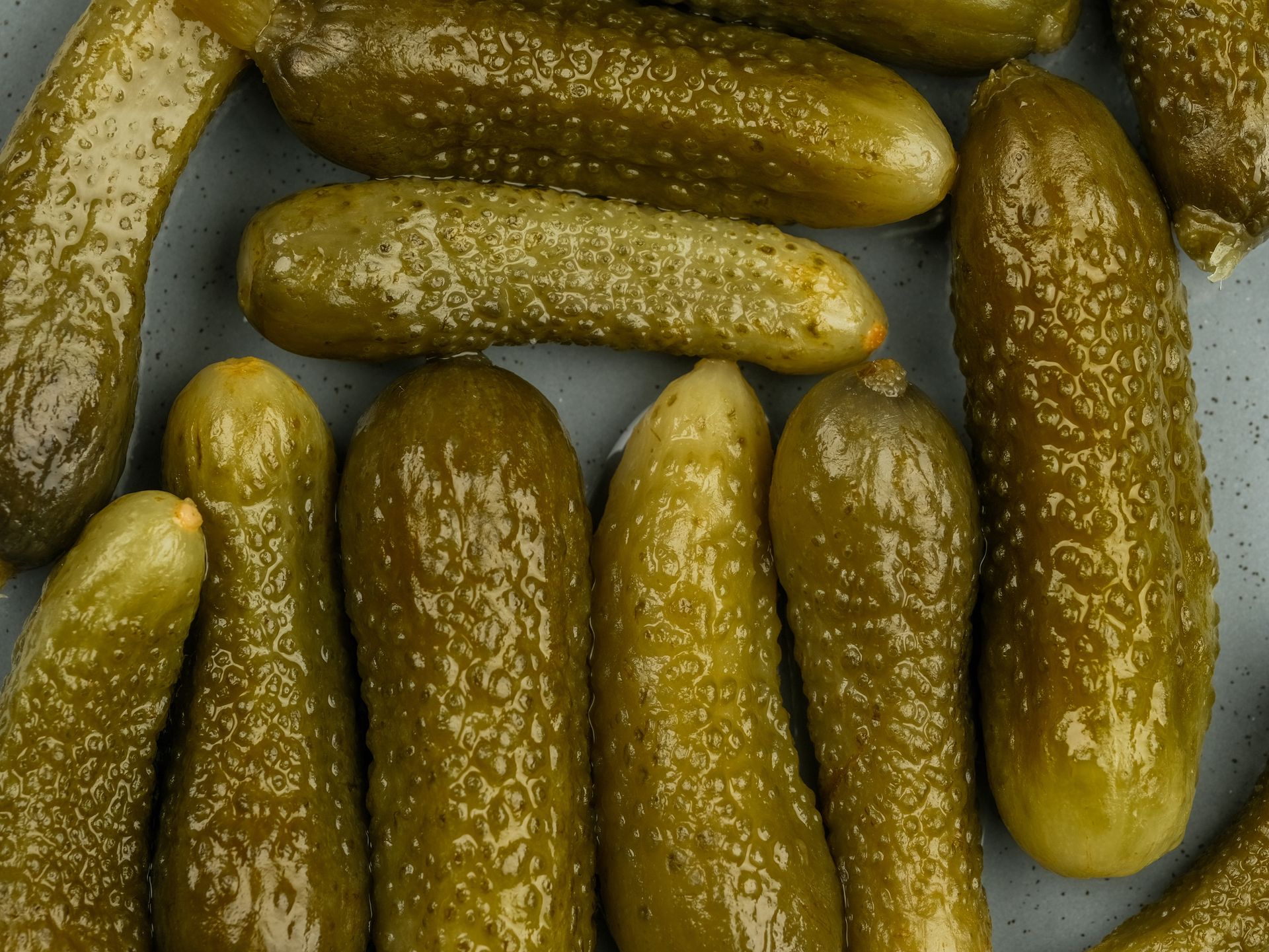 To najlepsza temperatura do kiszenia. Ogórki wychodzą wtedy jędrne i chrupiące