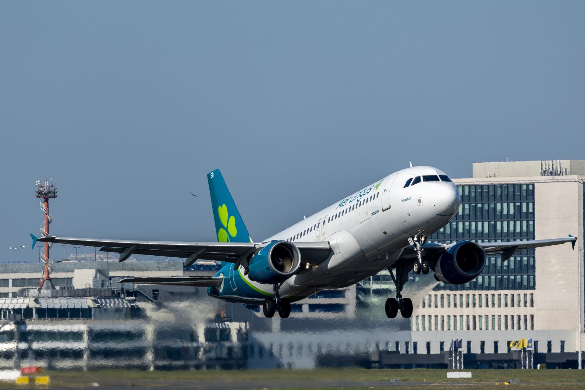 Ewakuacja na lotnisku w Dublinie. "Obawy o bezpieczeństwo"